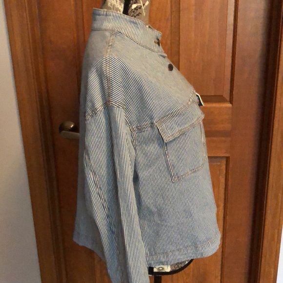 NWT Universal Thread boxy striped jean jacket with band collar and chest pockets - Picture 4 of 13